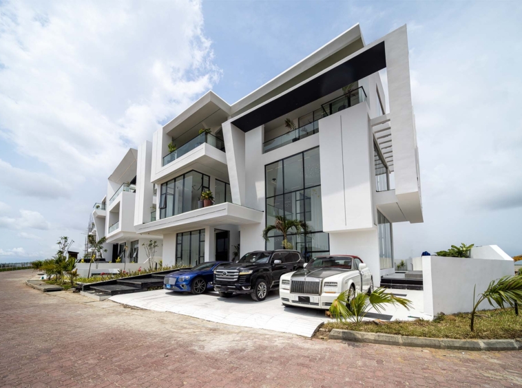 Beautiful 5-Bed Detached Osapa front view